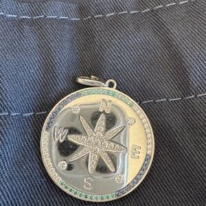 Rose Des Vents Accessorie